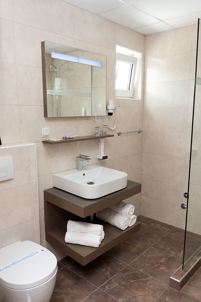 Suit Room For 4 and 5 Person